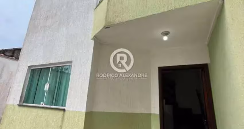 Sobrado à Venda em Cibratel II, Itanhaém - 2 Suítes, Piscina e Segurança 24h por R$ 550.000