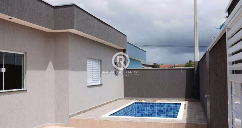 Casa Geminada com 2 Dormitórios, Piscina e Espaço Gourmet em Umuarama, Itanhaém - R$ 365.000 à Venda