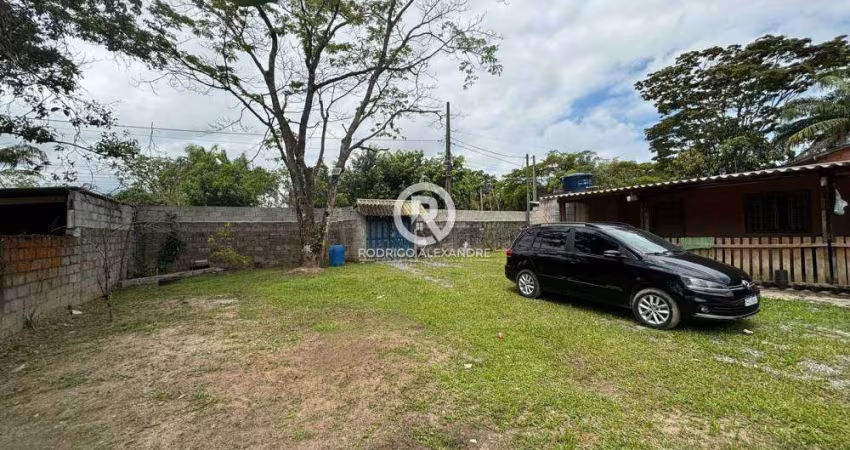 Chácara à Venda em Mongaguá: 3 Dormitórios, Piscina e Área de Lazer por R$ 330.000