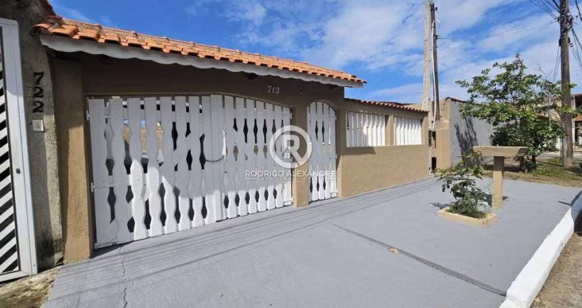 Encante-se com Esta Casa em Jardim Peruíbe: 3 Dormitórios, Ideal para a Sua Família por R$ 300.000!