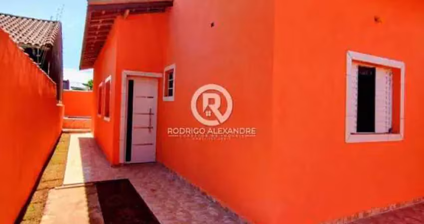 Casa Geminada com 2 Suítes e Piscina em Itanhaém, SP - Ideal para sua Família!