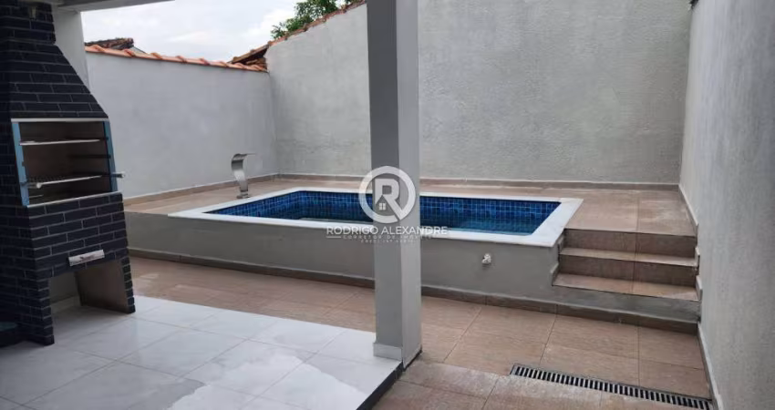Casa de 2 Dormitórios com Suíte, Piscina e Churrasqueira à Venda em Tupy, Itanhaém - R$ 340.000