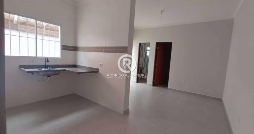 Linda Casa Geminada à Venda em Bopiranga, Itanhaém - 2 Dormitórios, Suíte, Piscina e Lazer!