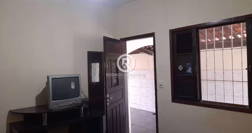 Linda Casa Geminada à Venda em Itanhaém - 2 Dormitórios, Quintal e Espaço Gourmet!