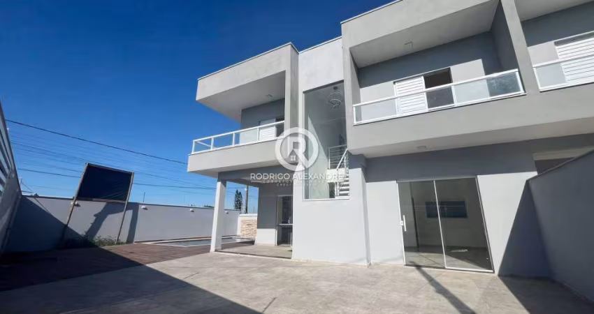 Sobrado à Venda em Itanhaém com 3 Dormitórios, Piscina e 4 Vagas - R$ 745.000