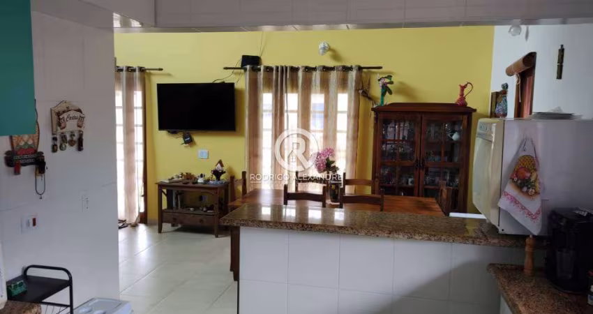 Casa à Venda em Peruíbe: 3 Dormitórios, Suíte, Segurança e Área Verde – R$ 650.000