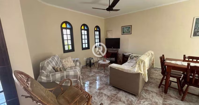 Linda Casa à Venda em Peruíbe - 3 Dormitórios, Quintal e Excelente Localização por R$ 480.000