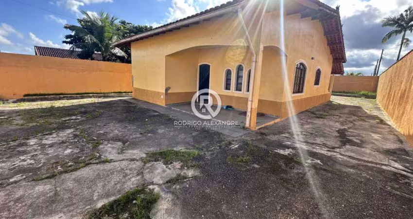Linda Casa à Venda em Itanhaém – 2 Dormitórios, Suíte e 12 Vagas por R$ 360.000