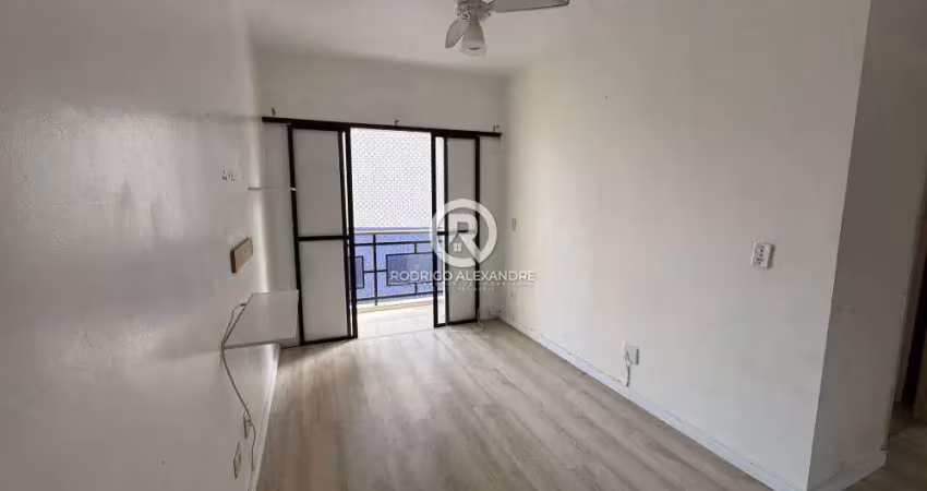 Apartamento à Venda em Praia Grande: 1 Dormitório, Garagem e Varanda! R$ 295.000