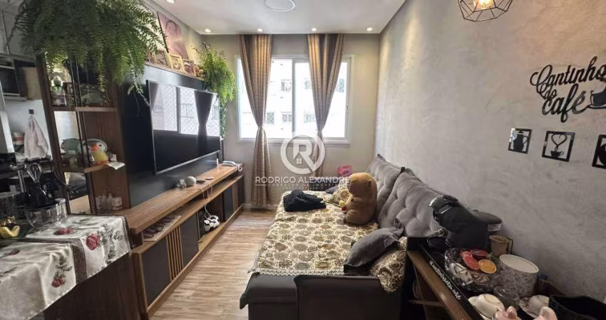 Apartamento 2 Dormitórios com Piscina e Garagem à Venda na Avenida Presidente Juscelino - R$ 330.000