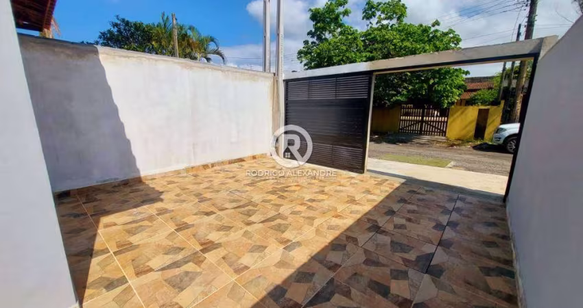Charmosa Casa Geminada em Tupy, Itanhaém – 2 Dormitórios, Suíte e Piscina! R$ 369.900