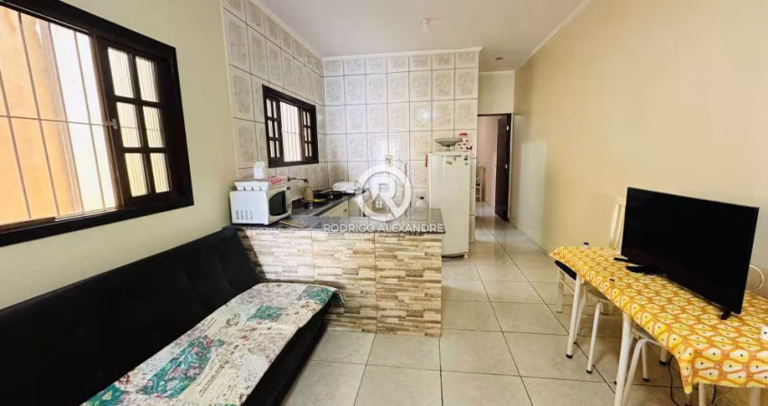 Casa à Venda em Itanhaém - 2 Dormitórios, 1 Suíte e Ampla Garagem por R$ 300.000