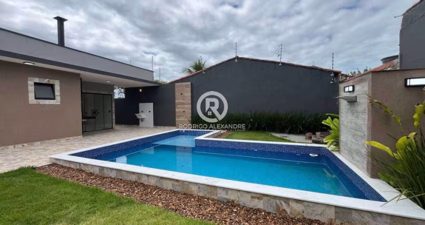 Casa à Venda em Itanhaém: 3 Dormitórios, 2 Suítes, Piscina e Churrasqueira - R$ 600.000