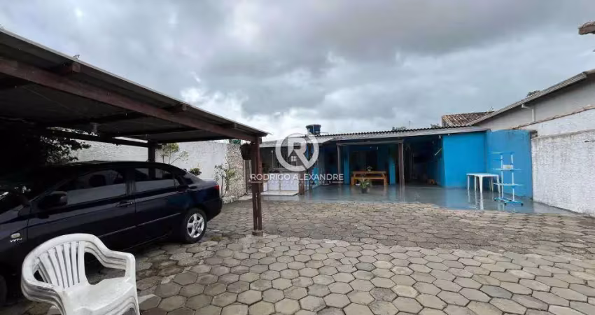 Casa à Venda em Nova Itanhaém: 2 Suítes, 6 Vagas e Churrasqueira por R$ 350.000