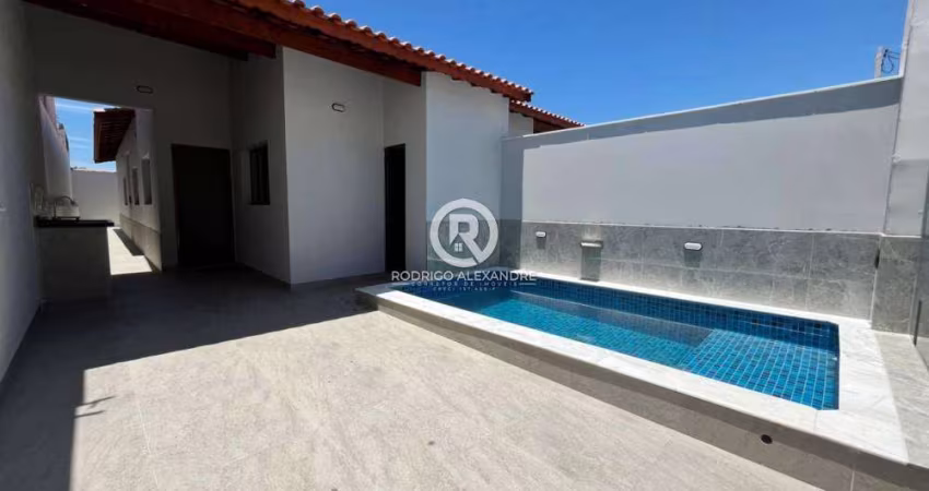 Casa à Venda em Itanhaém - 2 Dormitórios, 1 Suíte, Piscina e Churrasqueira por R$ 370.000!