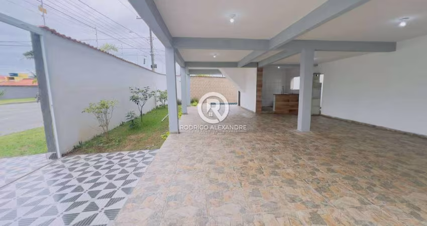Linda Casa à Venda em Itanhaém - 3 Dormitórios, Piscina e Garagem para 3 Carros!