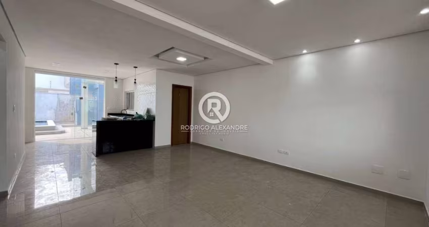 Casa à Venda em Itanhaém com 3 Suítes, Piscina e Área Gourmet - R$ 850.000