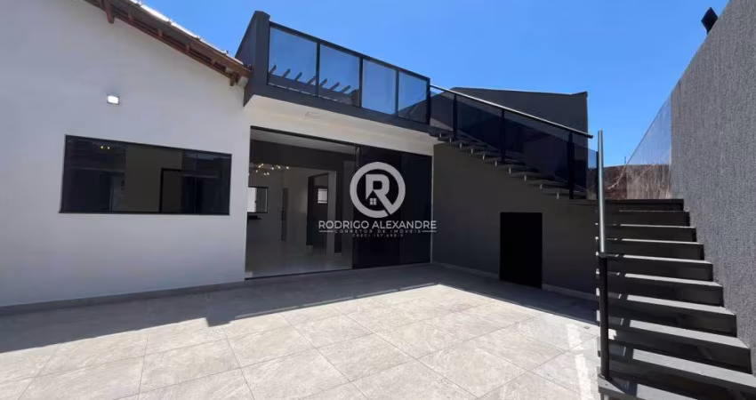 Casa à Venda em Itanhaém: 3 Quartos, Suíte, Piscina e Espaço Gourmet - R$ 849.000