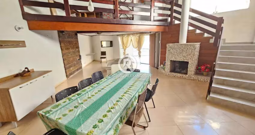 Casa à Venda em Itanhaém: 3 Suítes, Piscina e 4 Vagas - Oportunidade Imperdível!