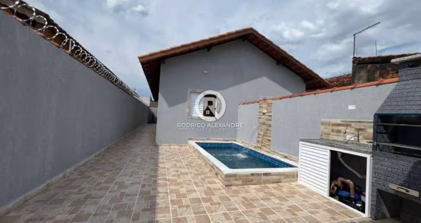 Casa à Venda com 2 Dormitórios, Piscina e Churrasqueira em Nova Itanhaém - R$ 285.000