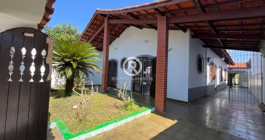 Casa à Venda em Itanhaém - 3 Dormitórios, Suíte, Piscina e 3 Vagas - R$ 625.000