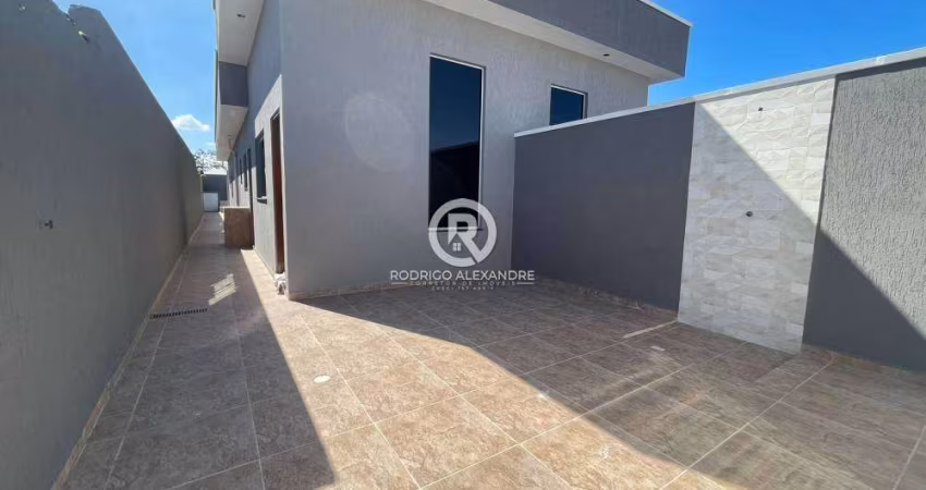 Casa à Venda em Suarão, Itanhaém - 2 Dormitórios, Suíte, Piscina e Espaço Gourmet!
