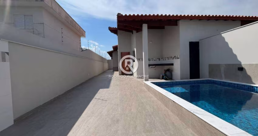 Casa à Venda em Itanhaém: 3 Dormitórios, Piscina e Garagem | Oportunidade Imperdível!