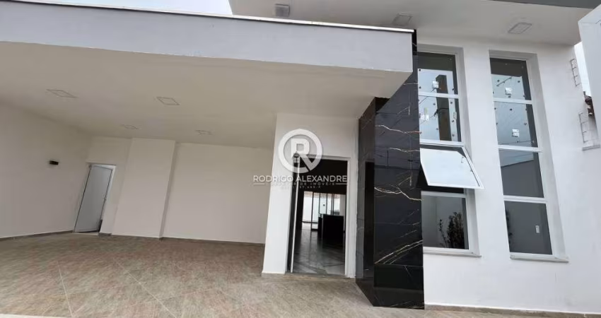 Encante-se com esta Casa Geminada de 3 Dormitórios e Piscina em Itanhaém - R$ 799.000