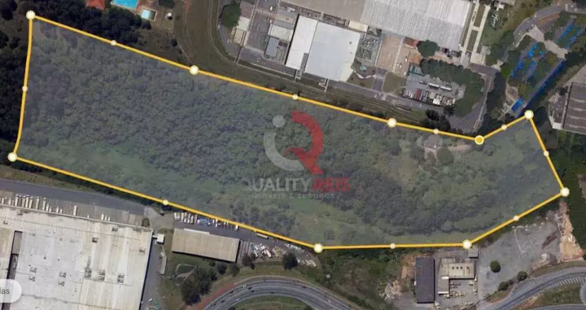 Área a venda com as seguintes características: área terreno: 92.000 m², topografia: declive, aproveitamento: 80% (segundo levantamento na prefeitura), já tem um platô de 20.000 m², rua asfaltada, ceca