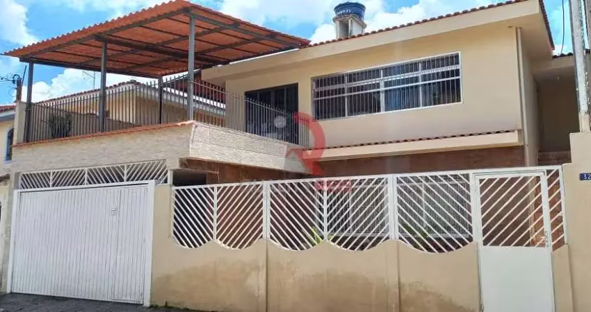 Ótimo sobrado espaçoso para venda no bairro tremembé,  ótima localização com 4 km do metrô tucuruvi. possui 3 vagas cobertas de garagem, salas e antesalas, 3 quartos sendo 1 suite, varanda e amplo esp