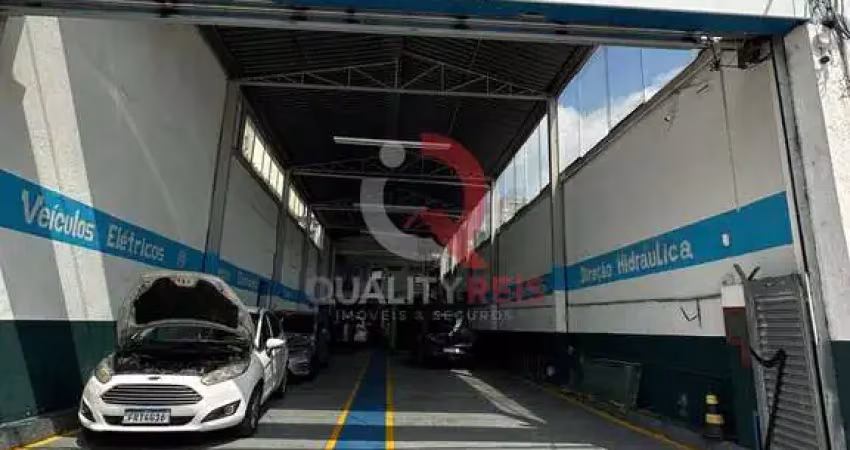 Galpão à venda com 354 metros de área construída em rua predominantemente comercial na barra funda! 4 banheiros, copa, cozinha, escritório, e amplo espaço para serviços automotivos e afins, pé direito