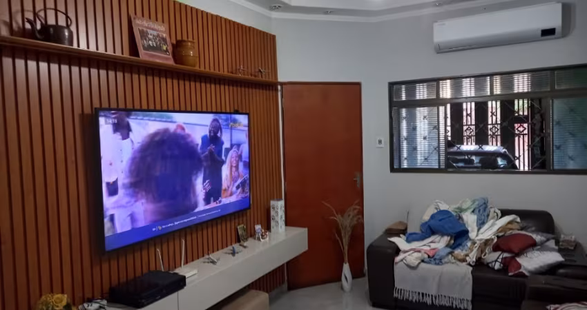 Casa térrea no Parque Ribeirão próximo ao supermercado Mialick