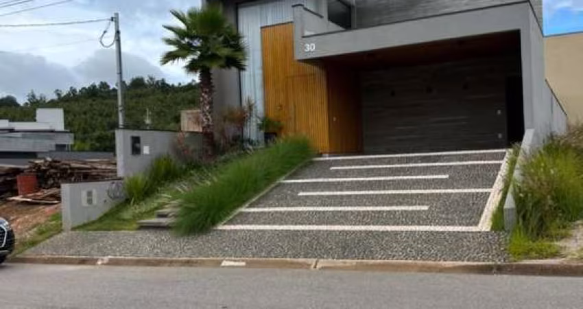 Casa em Condomínio para Locação em Bragança Paulista, Condominio Residencial Euroville  - II, 3 dormitórios, 1 suíte, 2 banheiros, 4 vagas
