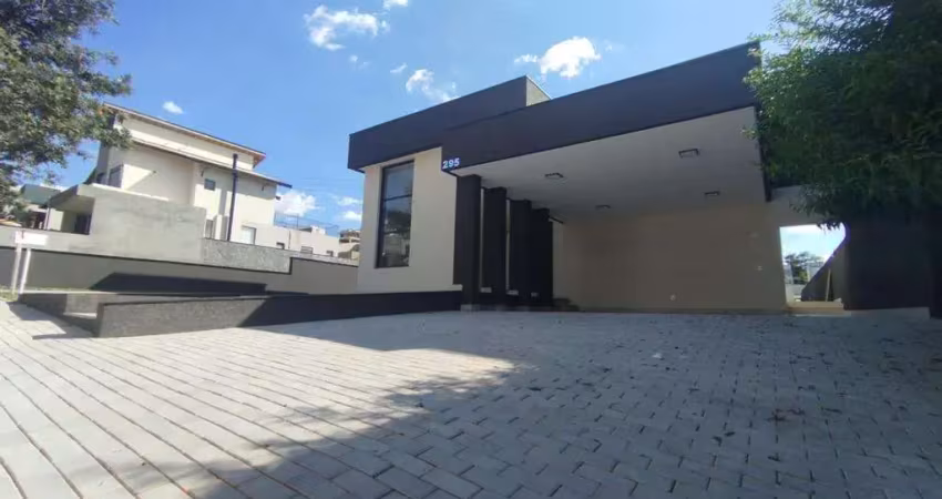 Casa à venda em bragança paulista, condomínio terras de santa cruz, com 3 suítes, com 200 m²