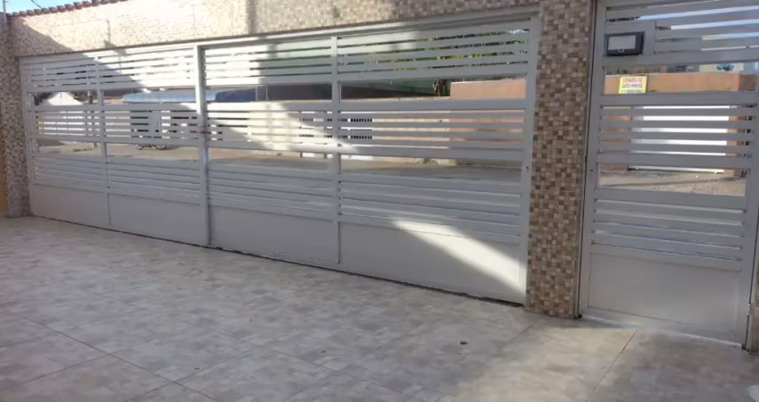Linda casa nova sobreposta 2 dorms, com sacada, excelente localização