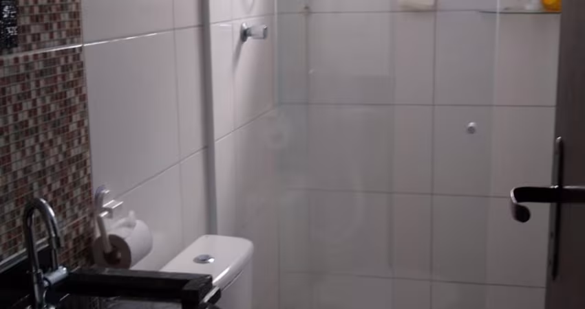 Jd. Melvi, condomínio fechado 2 dorms, com quintal