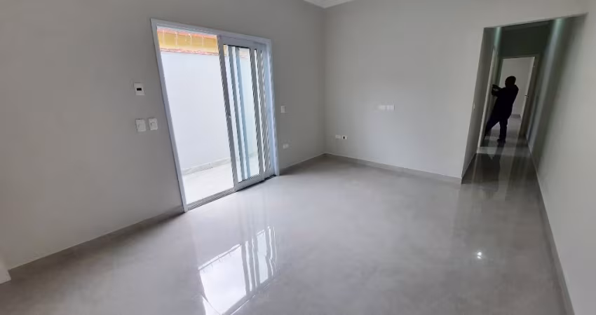 Casa 2 quartos 1 suíte- Lado Praia no Jardim Real em Praia Grande - RP522