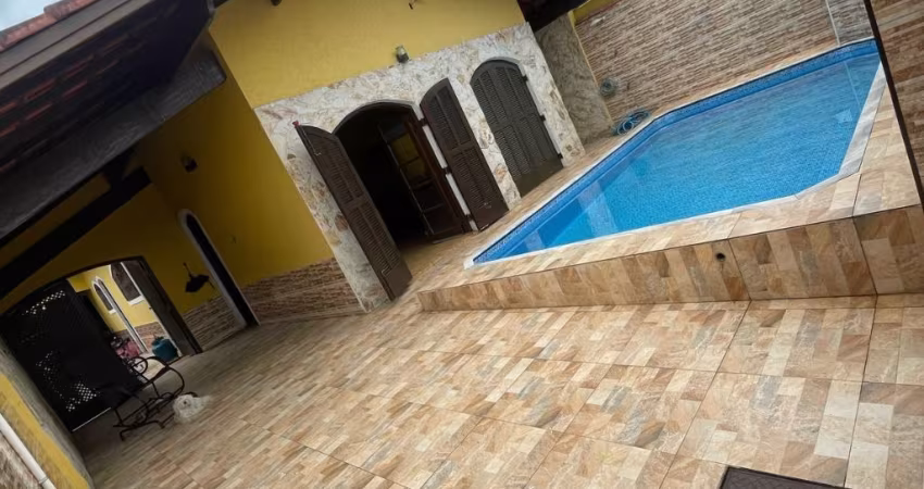 Casa 3 quartos 1 suíte - Piscina - bem proximo da Praia - Vila Caiçara - Praia Grande - SP - RP644