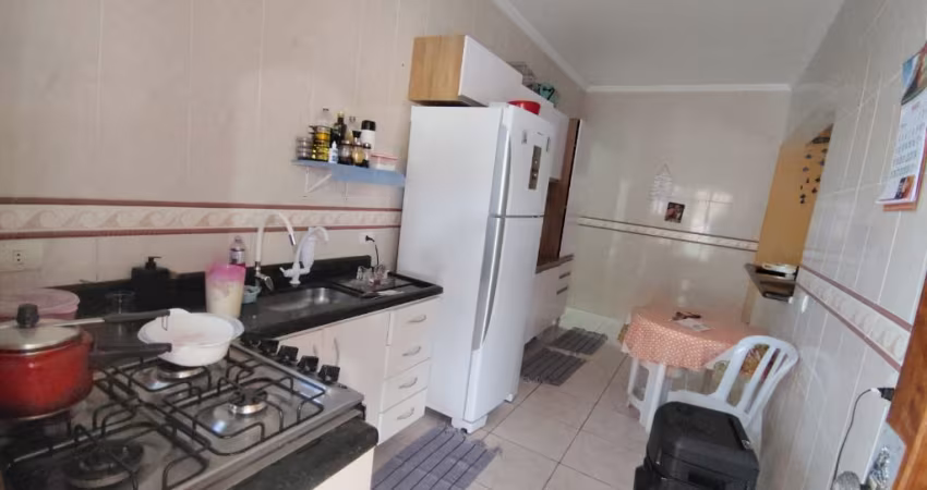 Vila Caiçara, casa 2 dorms suite, quintal e garagem.
