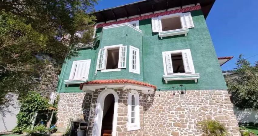 Casa em santa teresa, 450 m², 4 quartos, vaga, rua segura