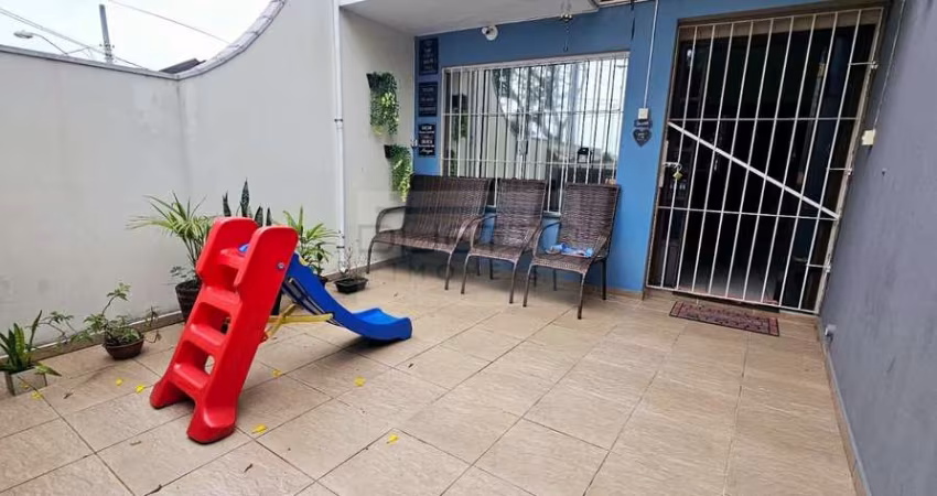 Sobrado de 04 dormitórios e 02 banheiros, à venda no Alto Ipiranga, Mogi das Cruzes - SP