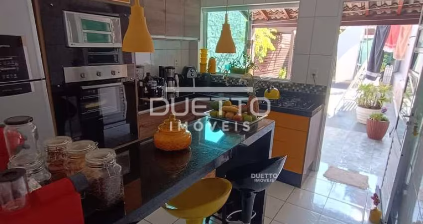 Sobrado de 03 dormitórios, à venda no Jardim São Pedro, Mogi das Cruzes - SP