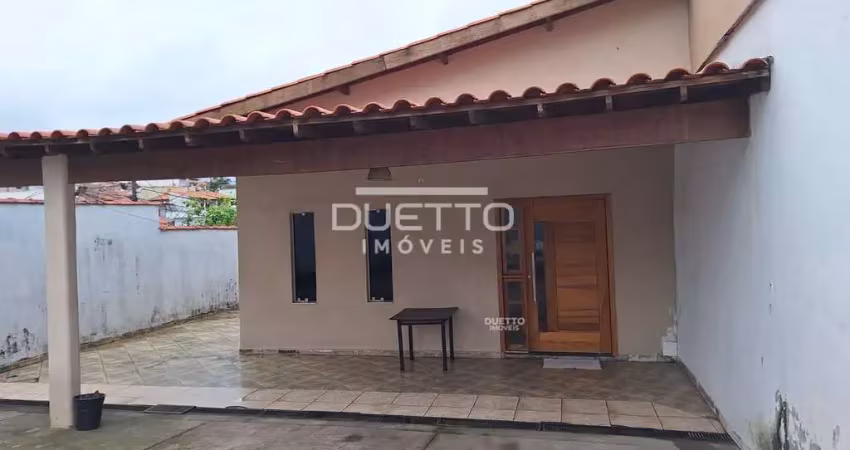 Casa ampla com porão, à venda em Mogi das Cruzes - SP
