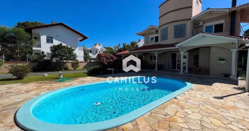Casa a 200 metros do mar com 4 dormitórios à venda, 297 m² por R$ 3.900.000 - Campeche - Florianópolis/SC