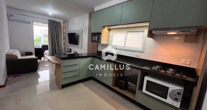 Apartamento semi mobiliado com 2 dormitórios à venda, 65 m² por r$ 725.000 - carianos - florianópolis/sc