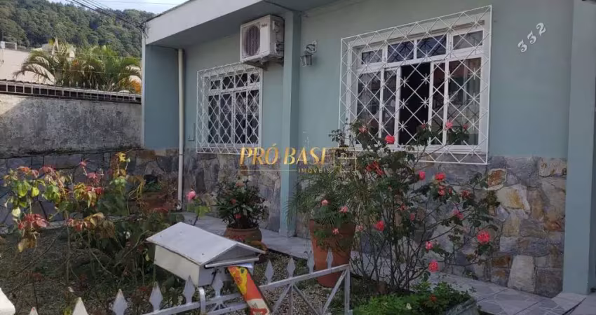 Casa com 3 quartos à venda na Rua Lindolfo Jasper, 1, Roçado, São José