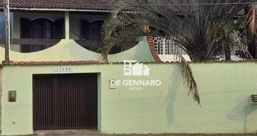 BELA CASA NA PRAIA ENTRE A  SERRA E  O  MAR. IMÓVEL EXCELENTE PARA RESIDENCIAL OU COMERCIAL.  A UM QUARTEIRÃO  DA PRAIA. CINCO MINUTOS DO CENTRO COMER