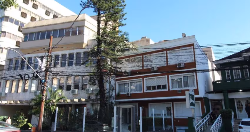 APARTAMENTO DE 03 DORMITÓRIOS COM SUÍTE E LAREIRA