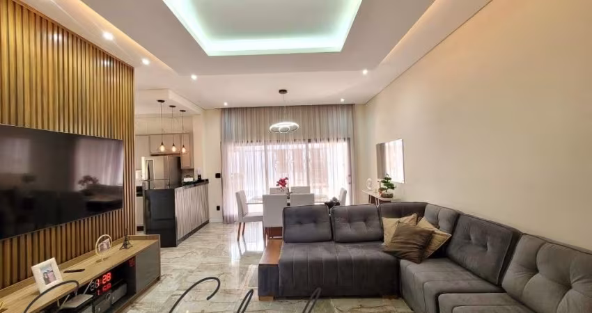 Casa à venda no  Residencial do Jatobá, no bairro Pinheirinho, com 208 m², piscina, no valor de R$1.384.000,00, em Vinhedo, São Paulo.