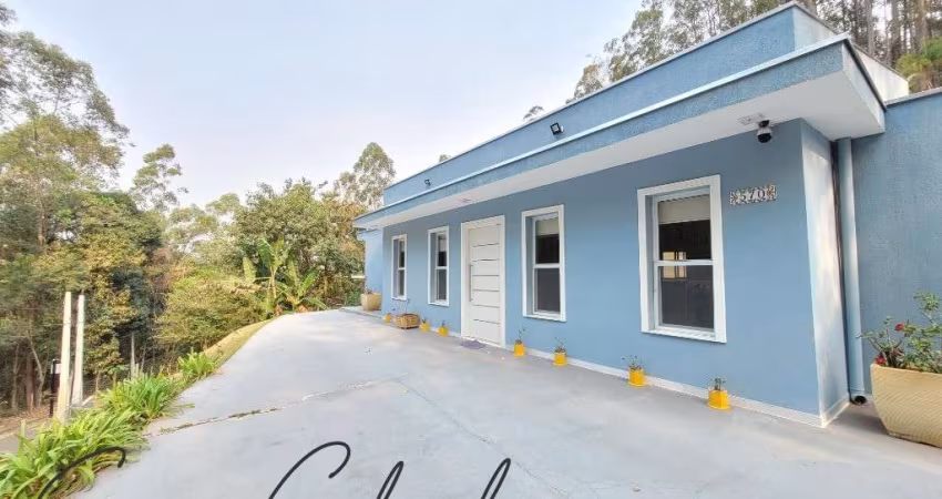Casa à venda no Condomínio Vale da Santa Fé, no bairro Caixa D' Água, com 253 m², no valor de R$1.450.000,00,  com 3 quartos, em Vinhedo - São Paulo.